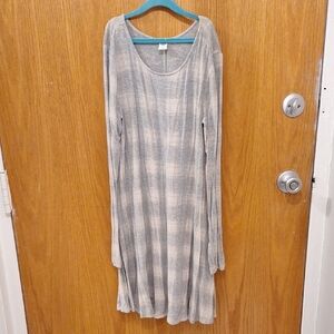 Soft plaid long-sleeved gray and white dress